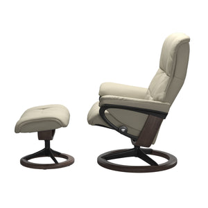 Stressless® Mayfair (S) Signature chair with footstool