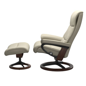 Stressless® View (M) Signature chair with footstool