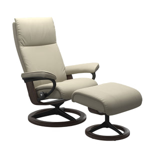 Stressless® Aura (L) Signature chair with footstool