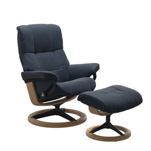 Stressless® Mayfair (M) Signature chair with footstool