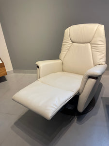 Stressless Recliner Max Automatic with moon base in Walnut Medium Paloma light gray- CLEARANCE ITEM